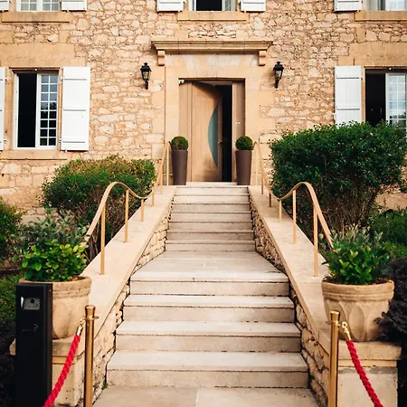 Chateau De Maraval 4*