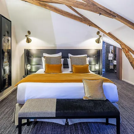Hotel Chateau De Maraval 4*
