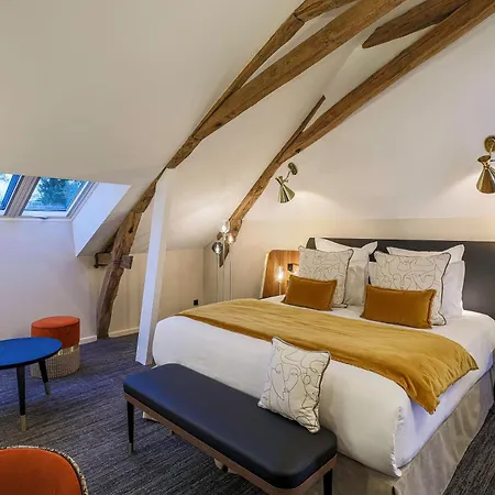 Chateau De Maraval 4*