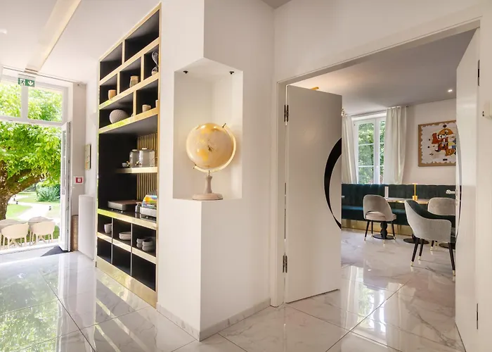 Chateau De Maraval 4*