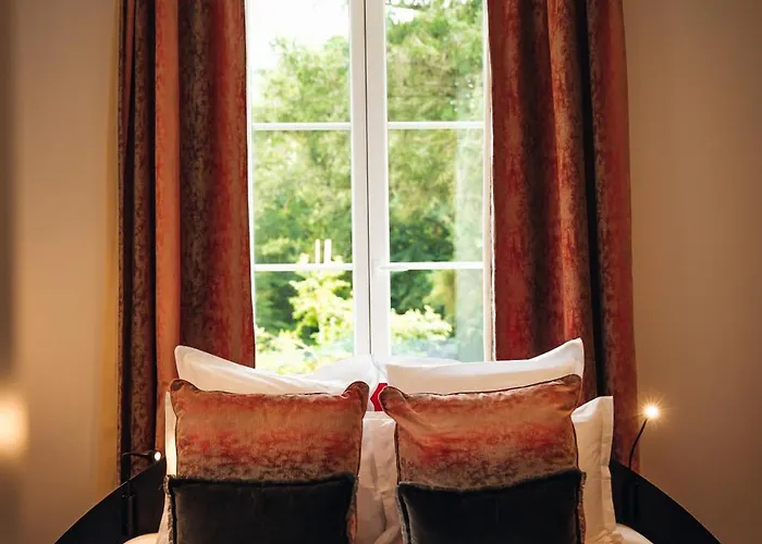 Hotel Chateau De Maraval 4*