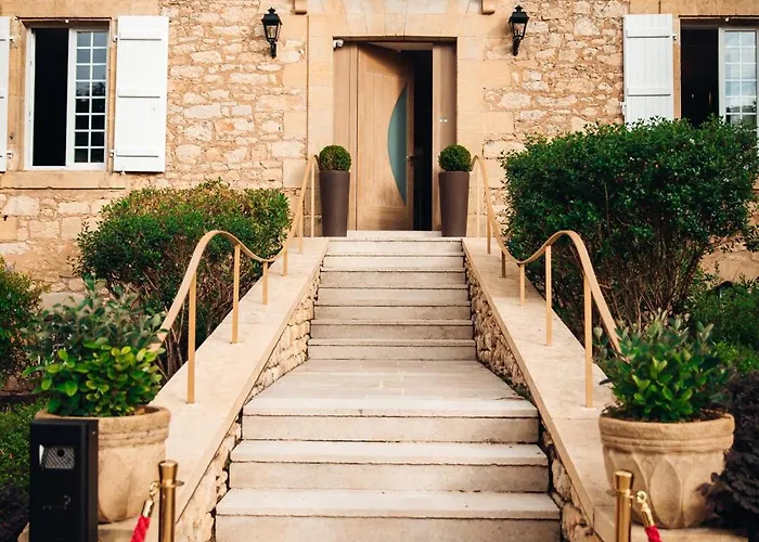 Chateau De Maraval 4*