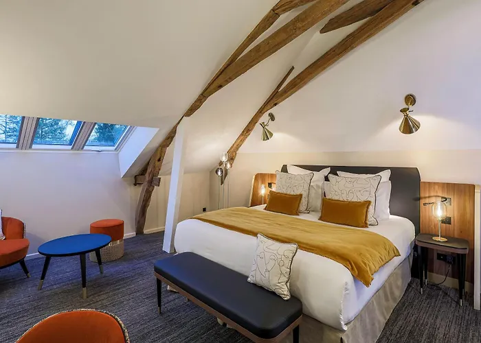 Chateau De Maraval 4*