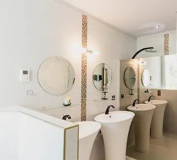 Hotel Chateau De Maraval